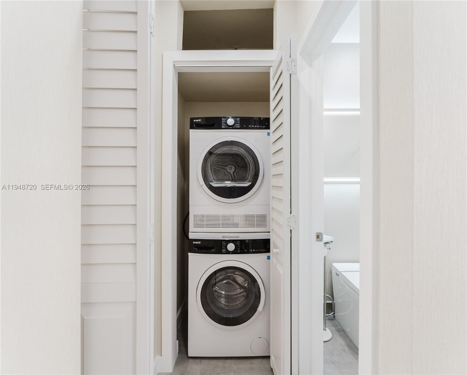 WATERSIDE CONDOMINUIM - Residential