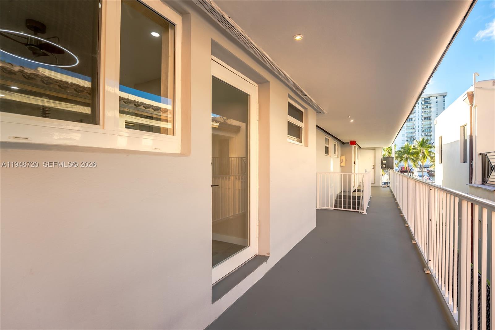 WATERSIDE CONDOMINUIM - Residential