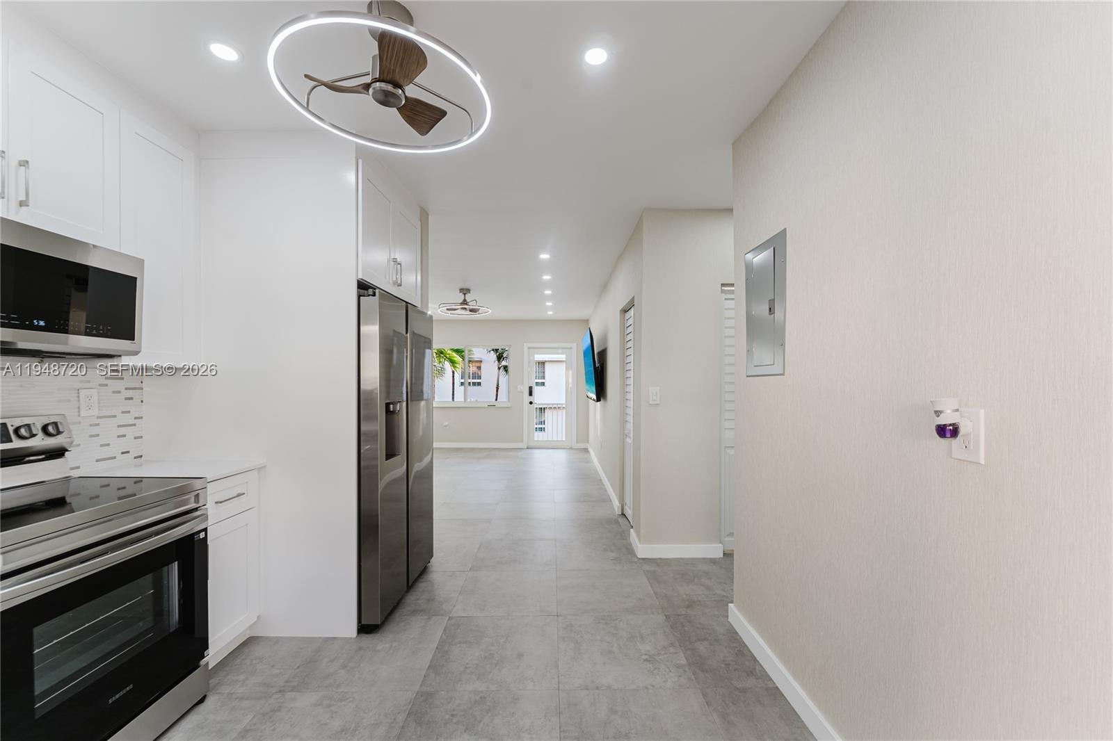 WATERSIDE CONDOMINUIM - Residential