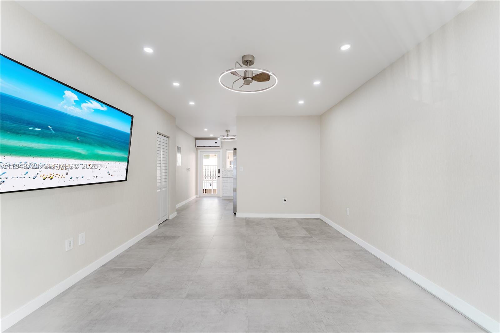 WATERSIDE CONDOMINUIM - Residential