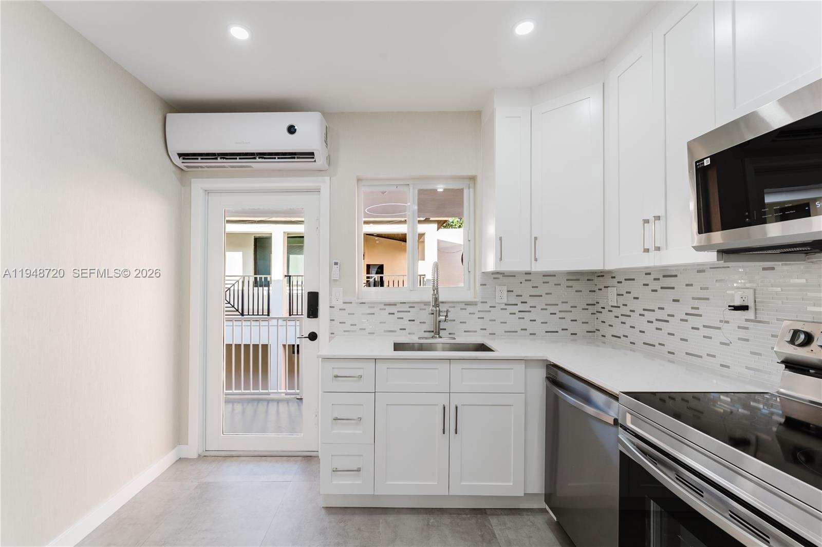 WATERSIDE CONDOMINUIM - Residential