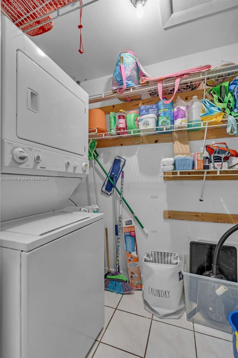 ROYALE GREEN CONDO 7 - Residential