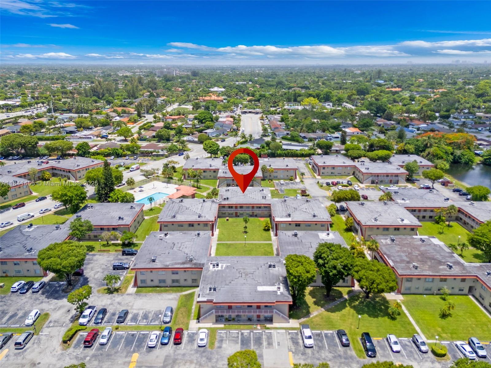 ROYALE GREEN CONDO 7 - Residential