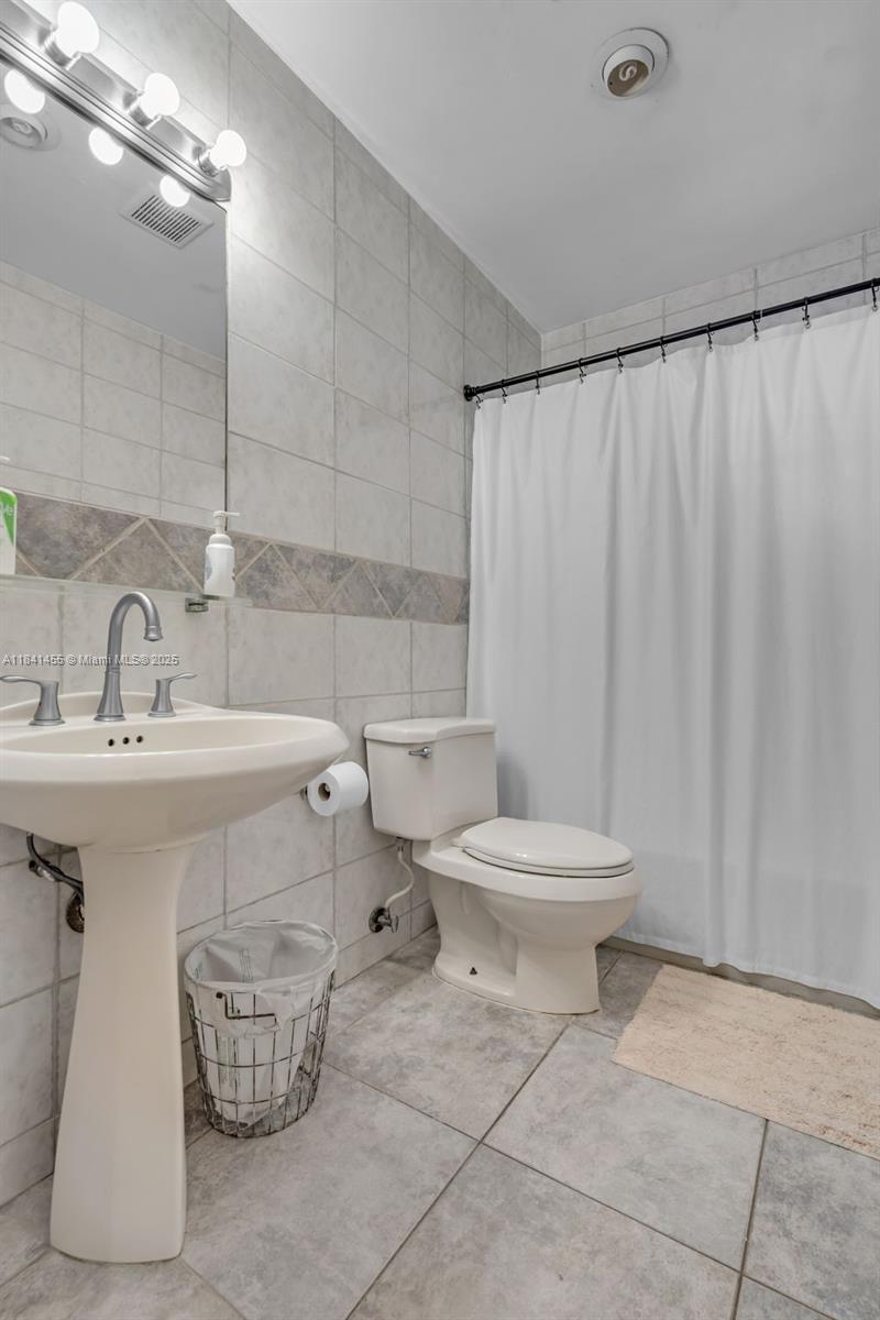 ROYALE GREEN CONDO 7 - Residential