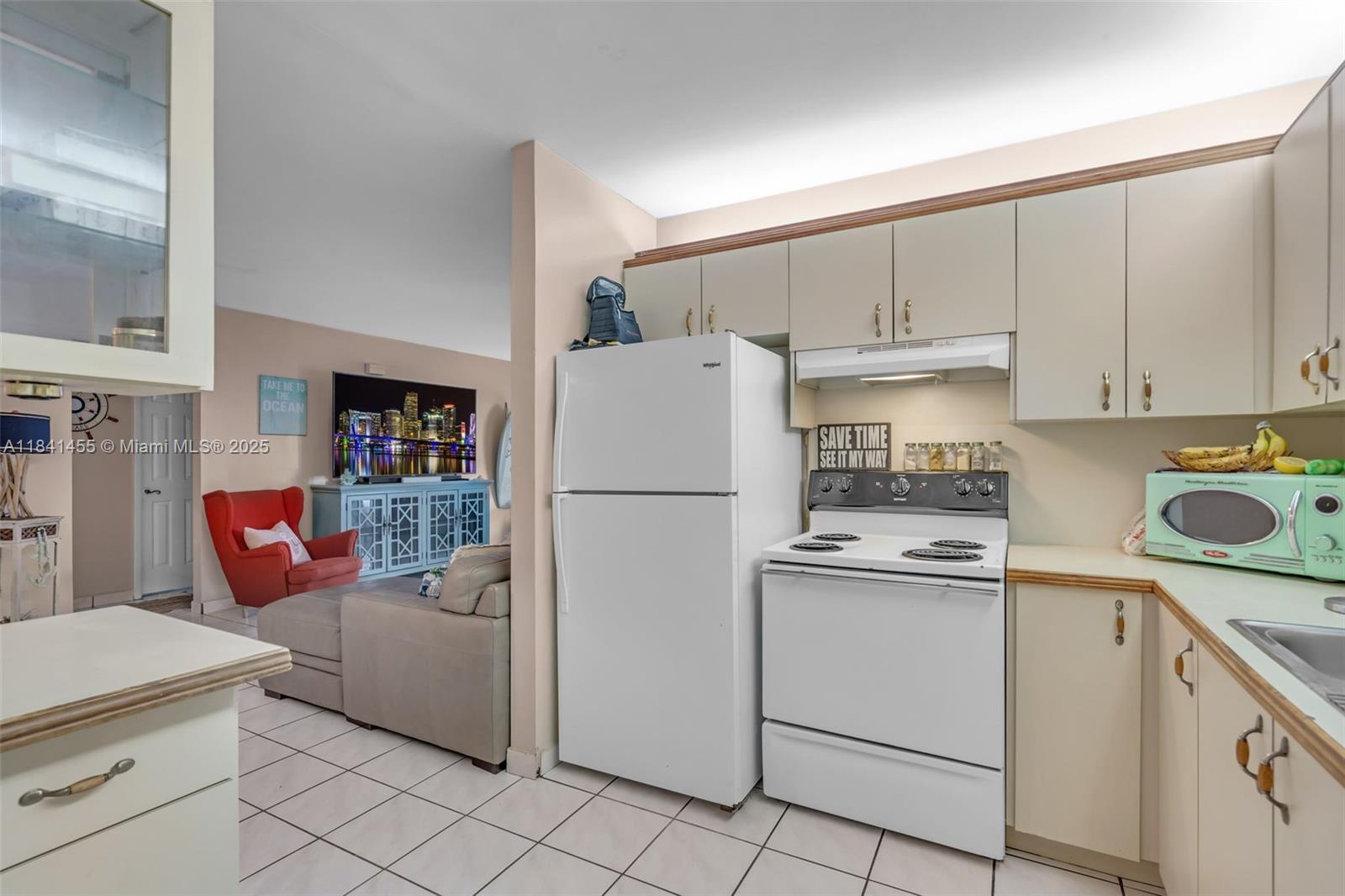 ROYALE GREEN CONDO 7 - Residential