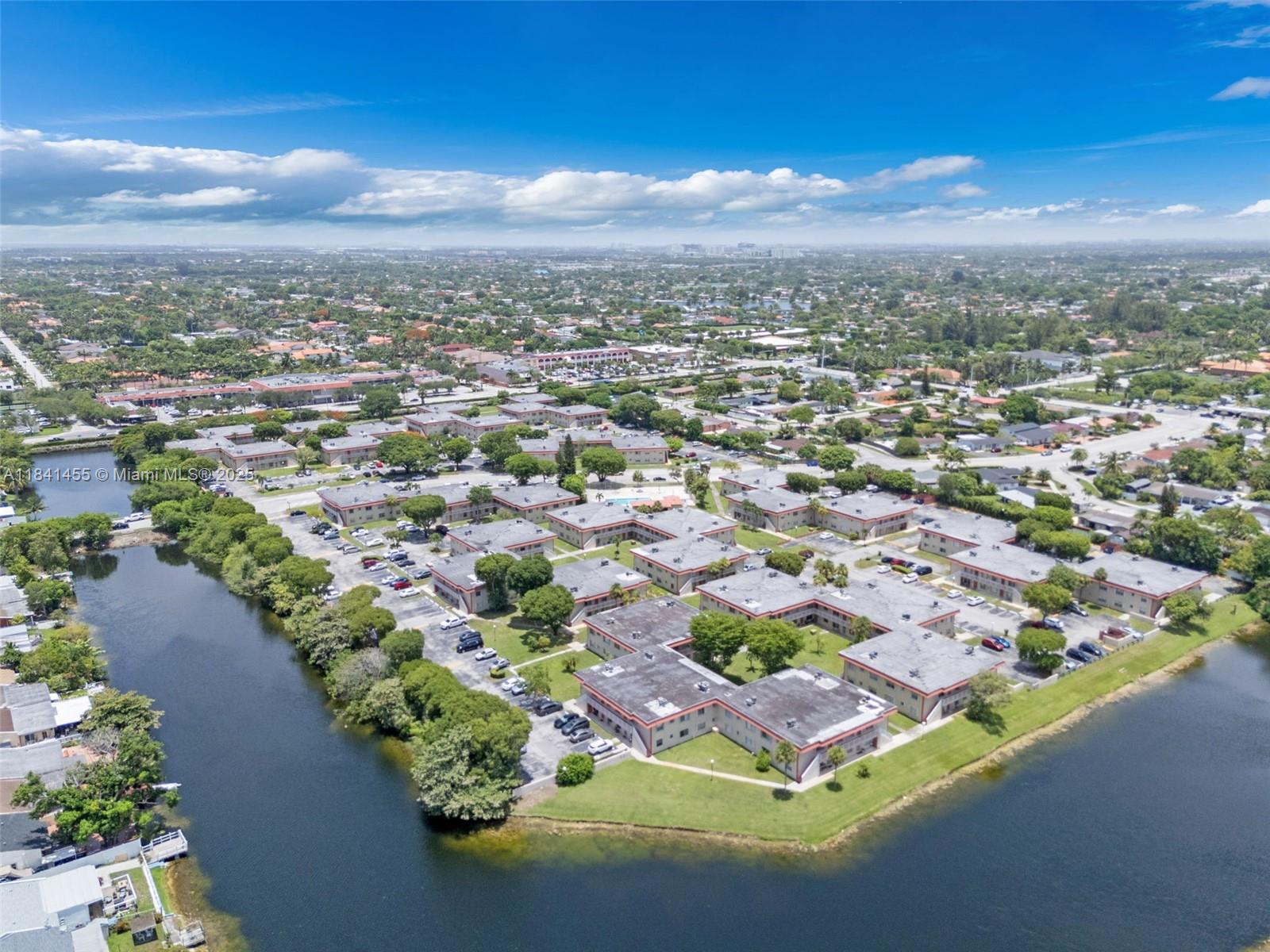 ROYALE GREEN CONDO 7 - Residential