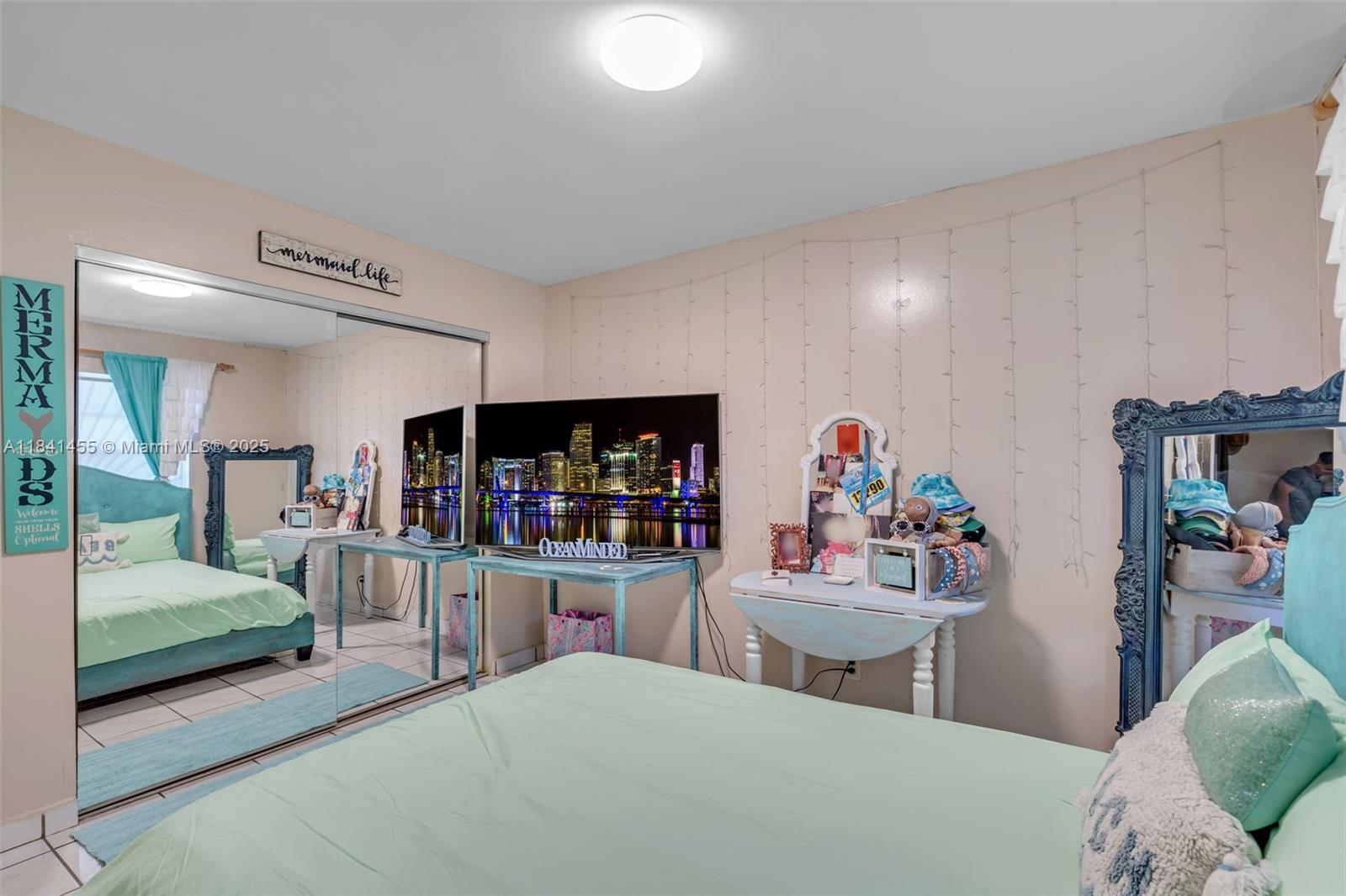 ROYALE GREEN CONDO 7 - Residential