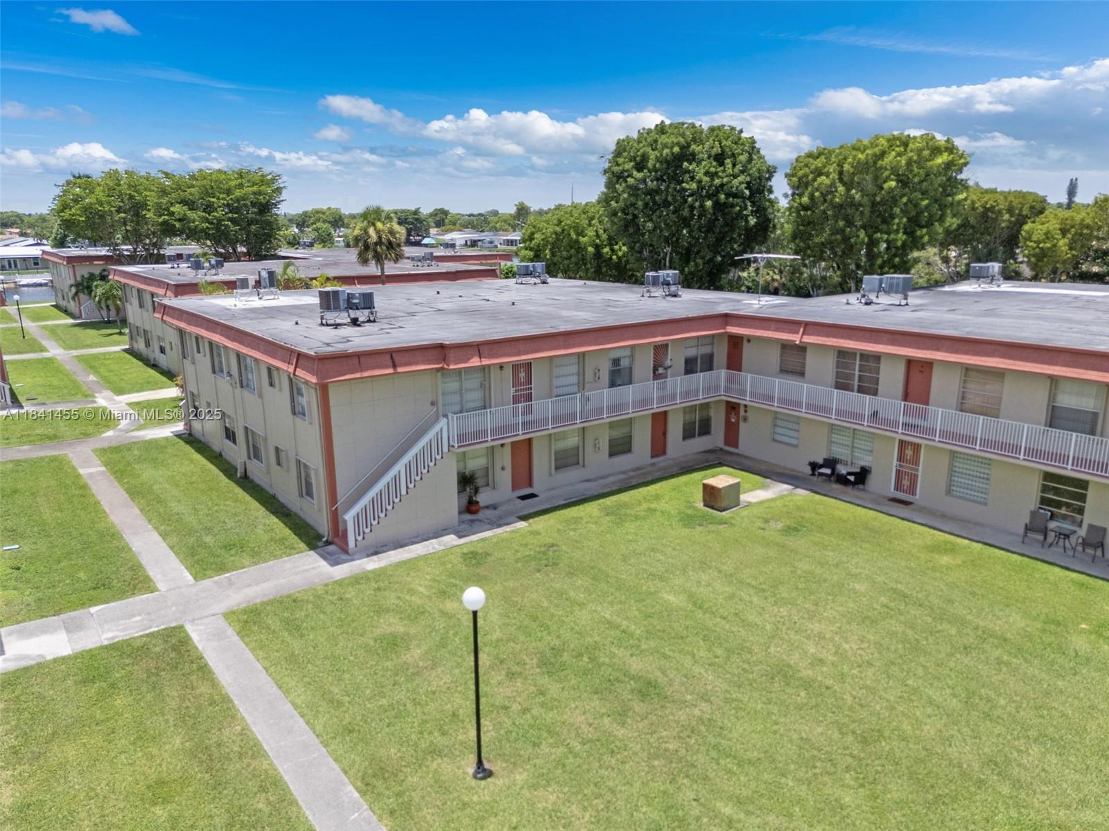 ROYALE GREEN CONDO 7 - Residential