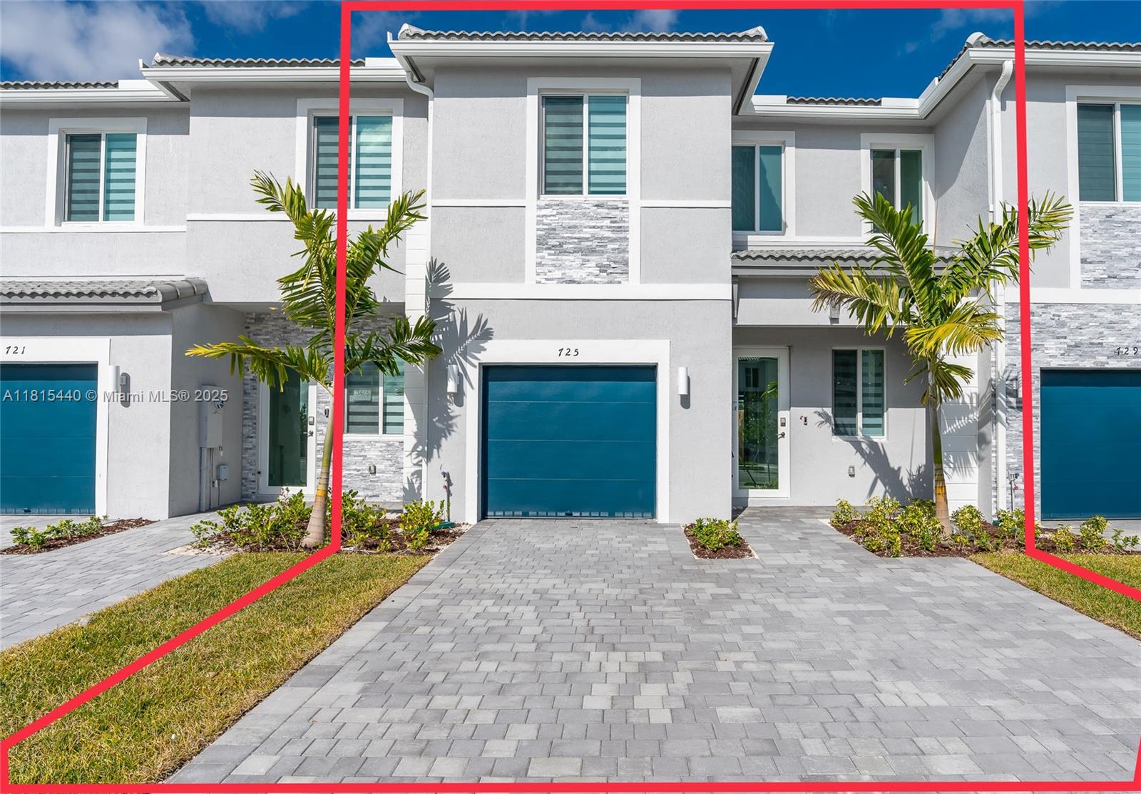 Rental Property at 725 Se 13 St  Cir 725, Homestead, Miami-Dade County, Florida - Bedrooms: 3 
Bathrooms: 4  - $2,770 MO.