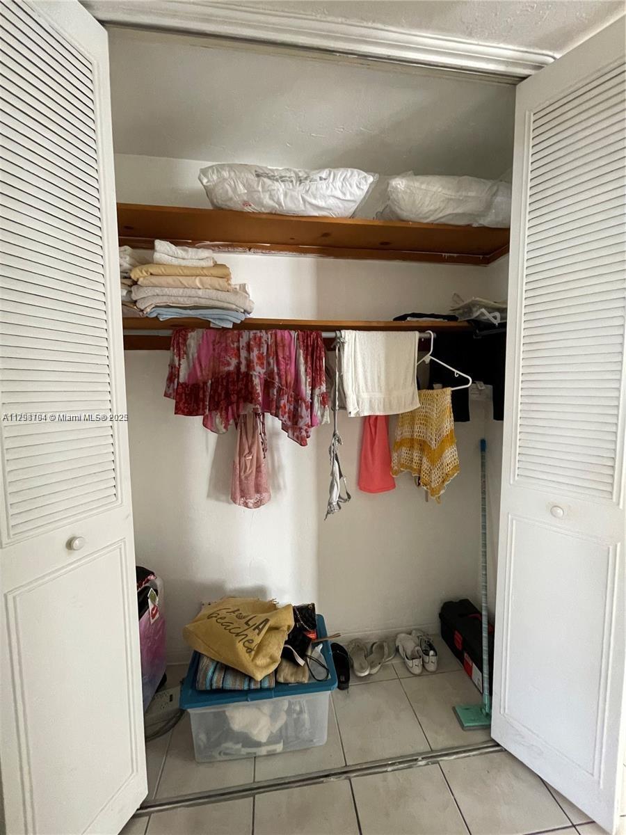 441 Collins Ave 24