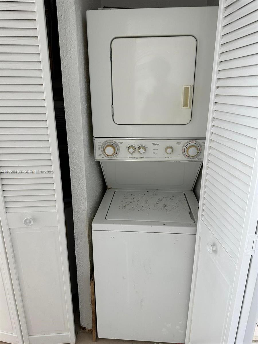 LAKE POINTE CONDOMINIUM N - Residential Lease