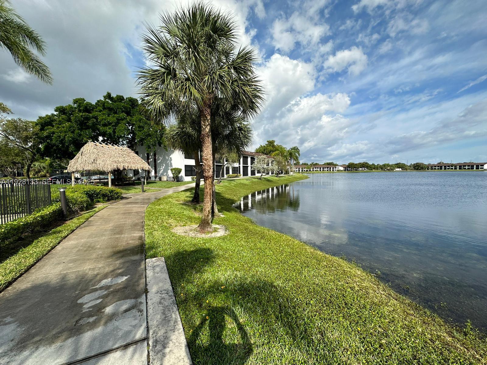 LAKE POINTE CONDOMINIUM N - Residential Lease