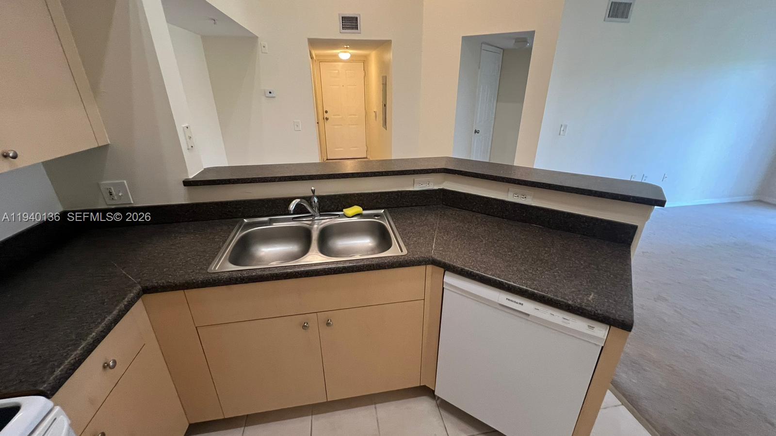 EMERALD ISLE AT LAGUNA LA - Residential