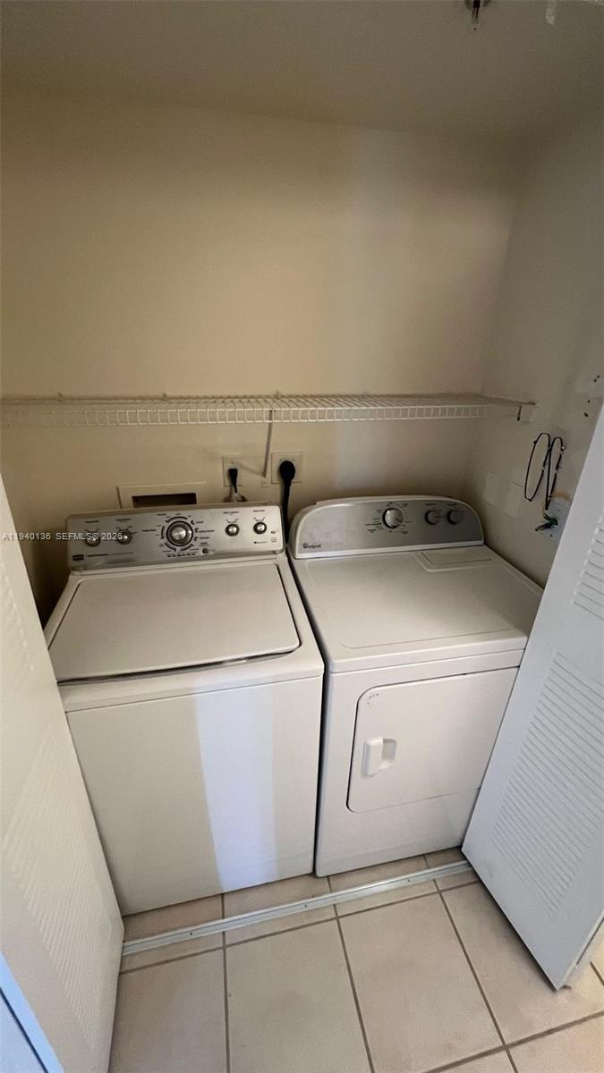 EMERALD ISLE AT LAGUNA LA - Residential