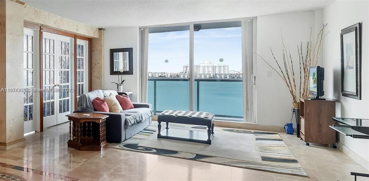 STRATFORD HOUSE CONDO - Residential