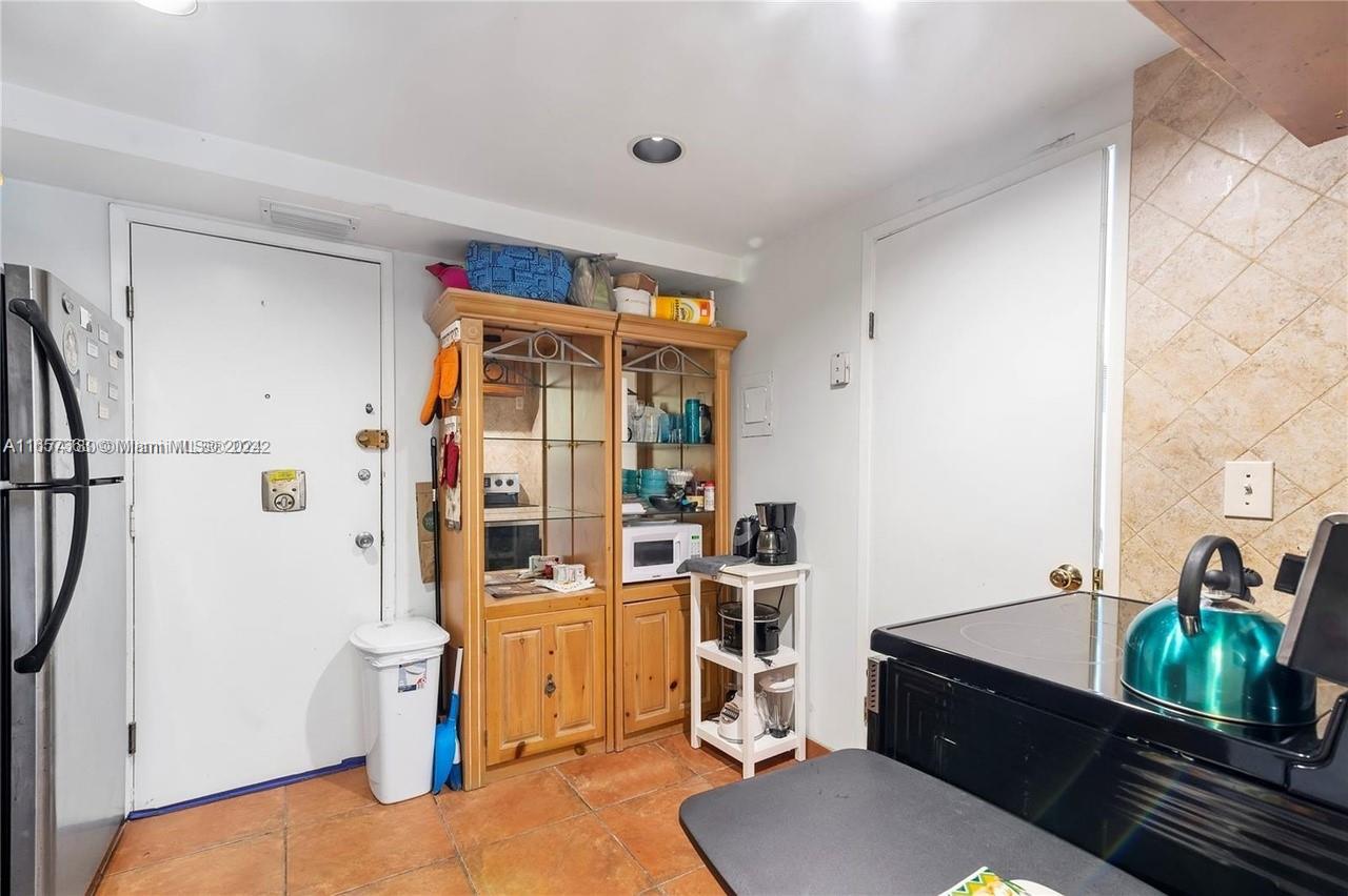 STRATFORD HOUSE CONDO - Residential