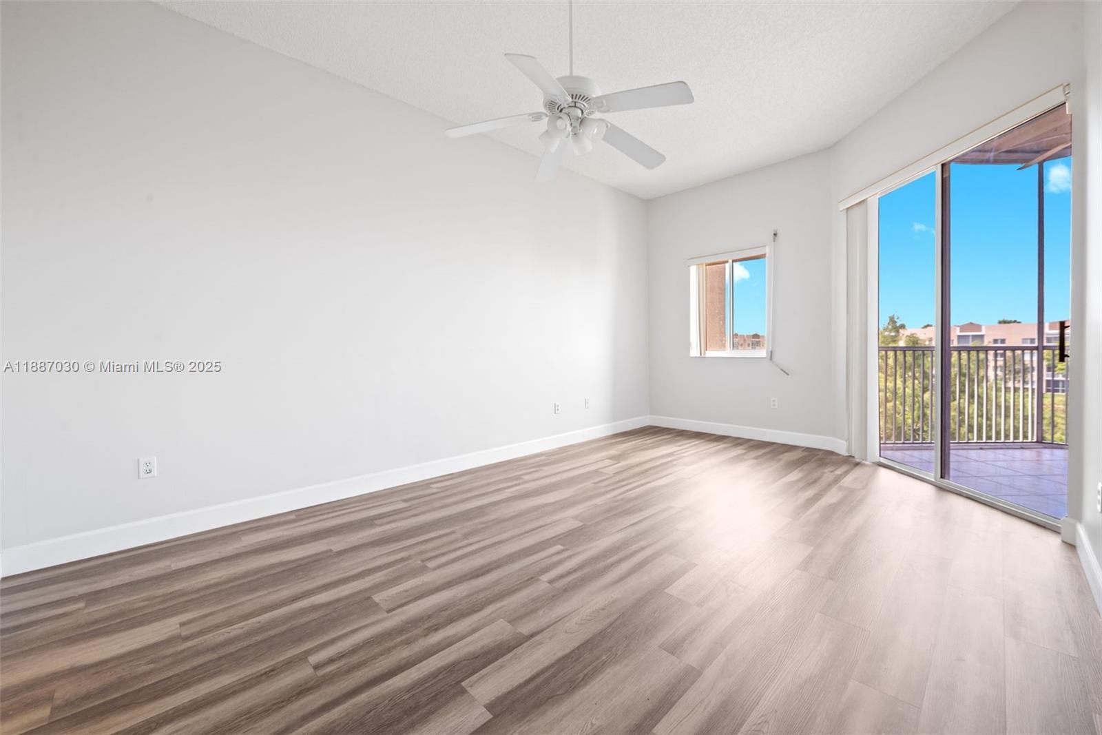 GRANVILLE CONDO D 402 - Residential