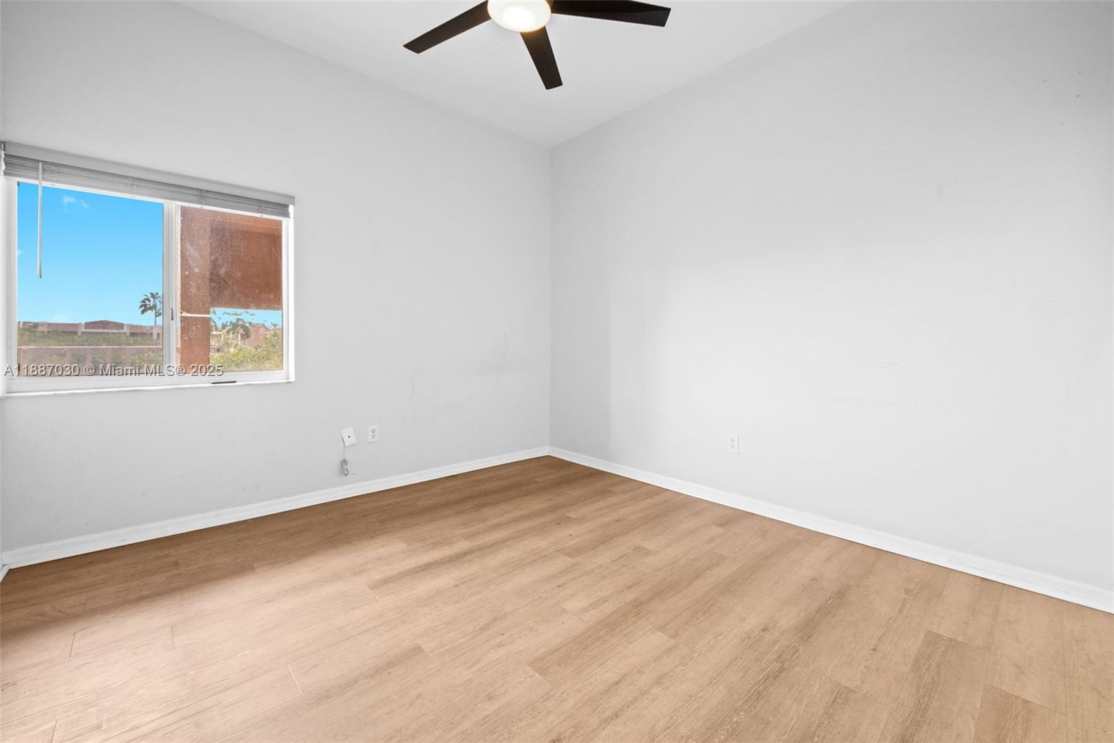 GRANVILLE CONDO D 402 - Residential