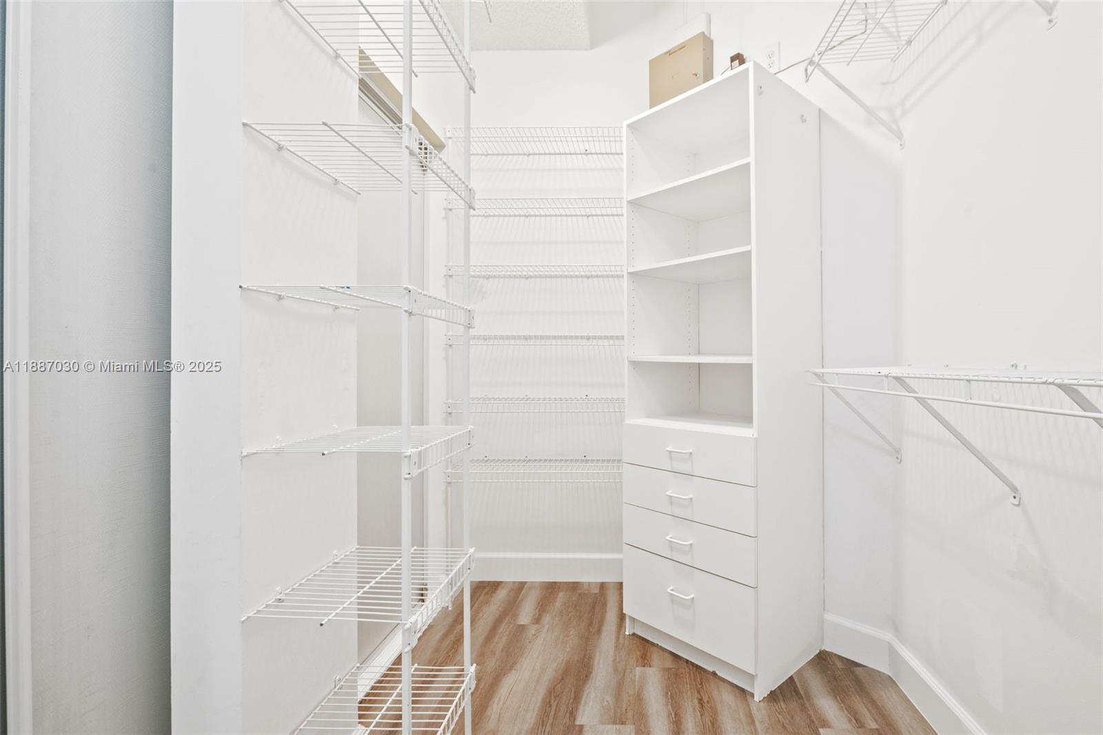 GRANVILLE CONDO D 402 - Residential