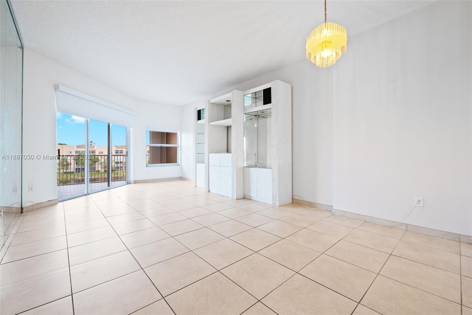 GRANVILLE CONDO D 402 - Residential