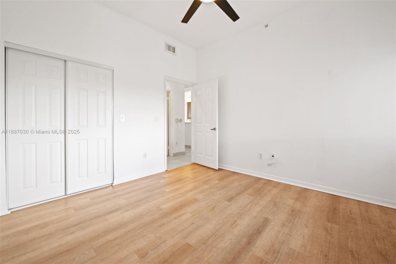 GRANVILLE CONDO D 402 - Residential
