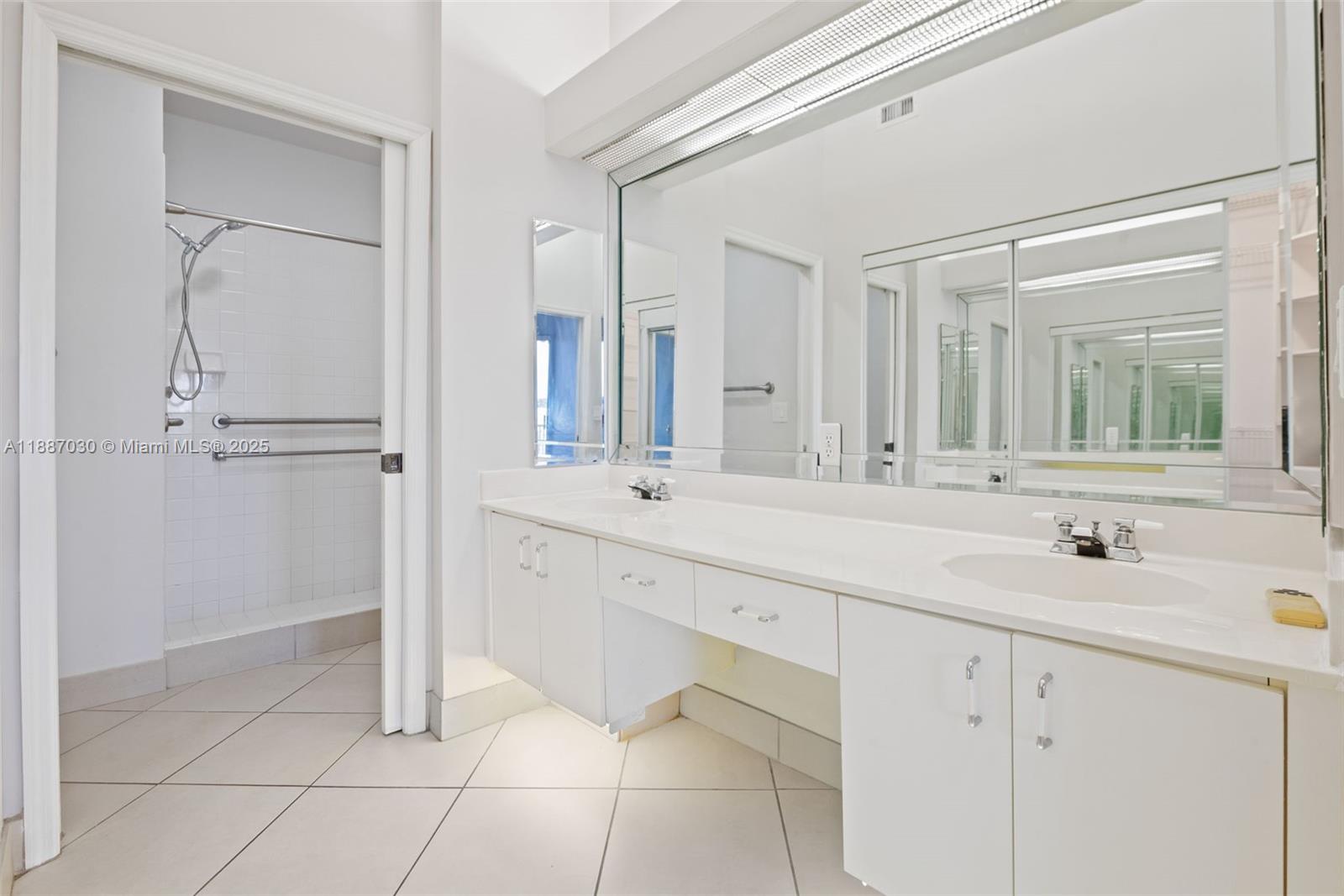 GRANVILLE CONDO D 402 - Residential