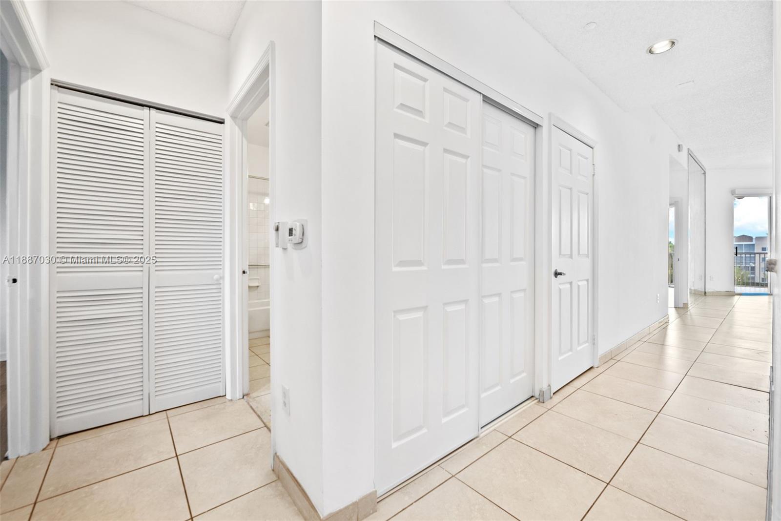 GRANVILLE CONDO D 402 - Residential