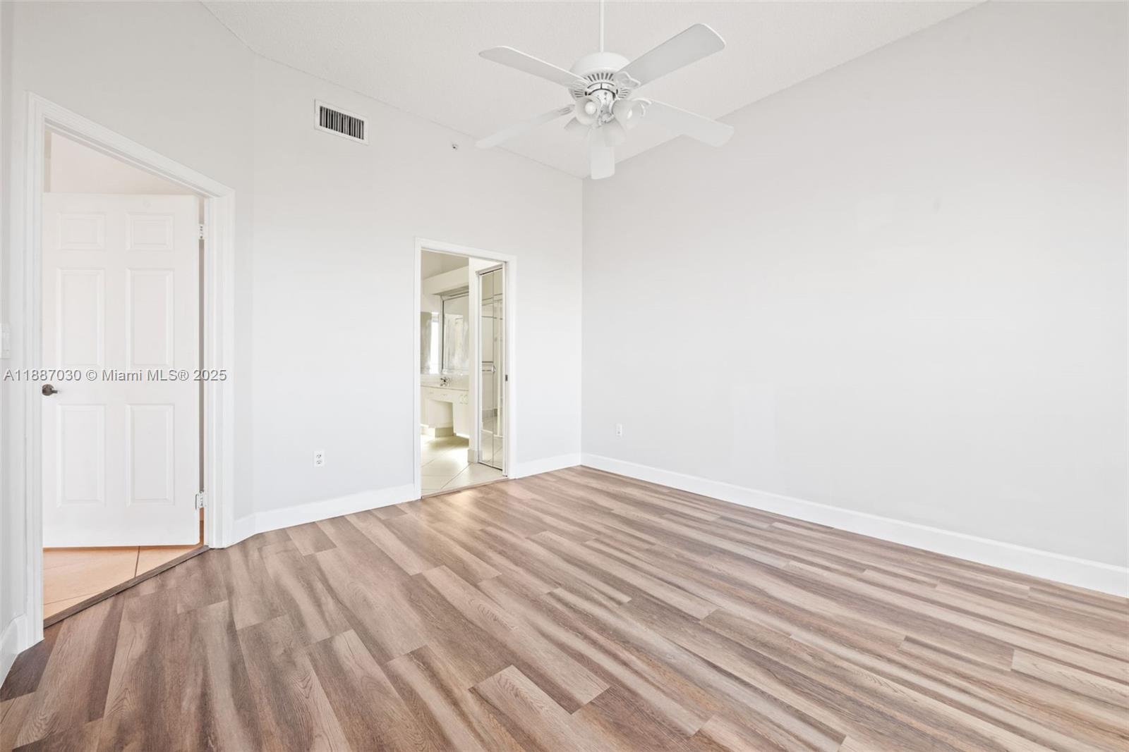 GRANVILLE CONDO D 402 - Residential