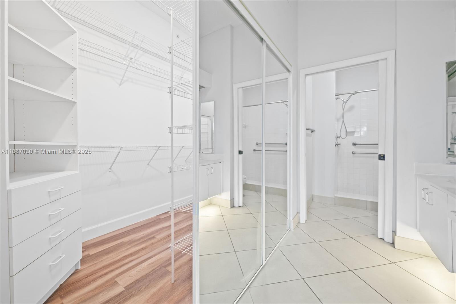 GRANVILLE CONDO D 402 - Residential