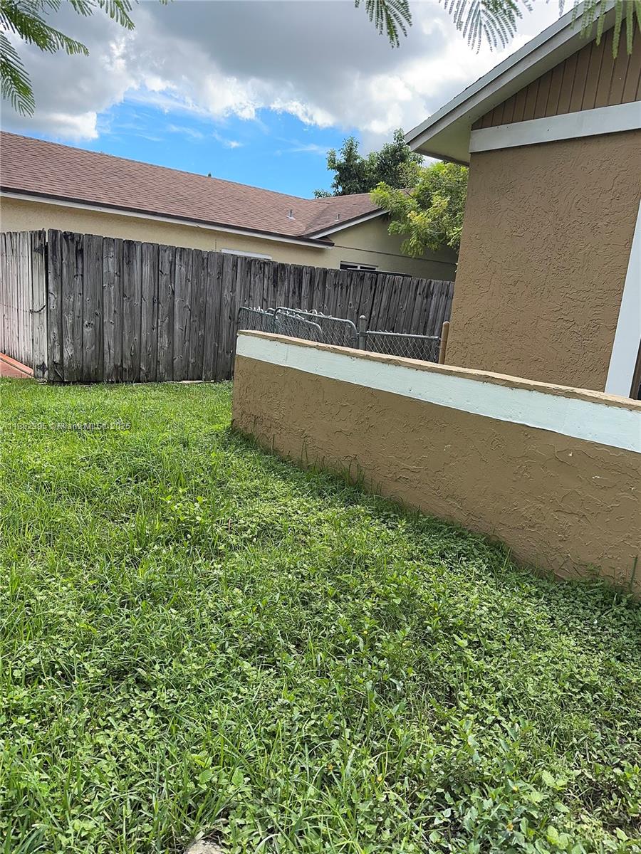 LAZARUS ON RICHMOND - Residential Lease