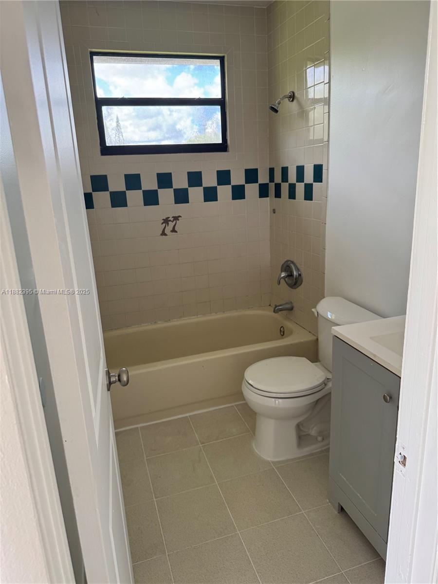 LAZARUS ON RICHMOND - Residential Lease