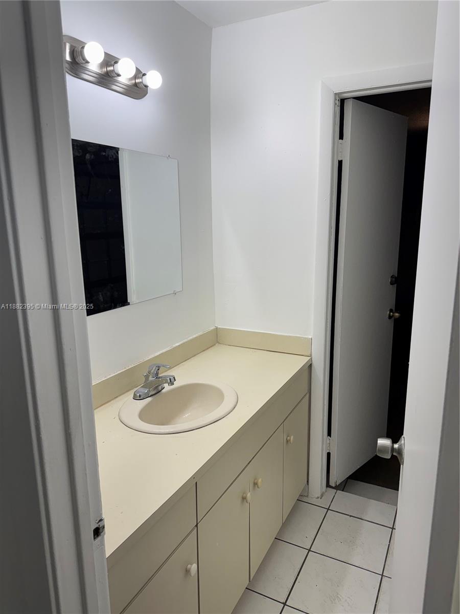 LAZARUS ON RICHMOND - Residential Lease