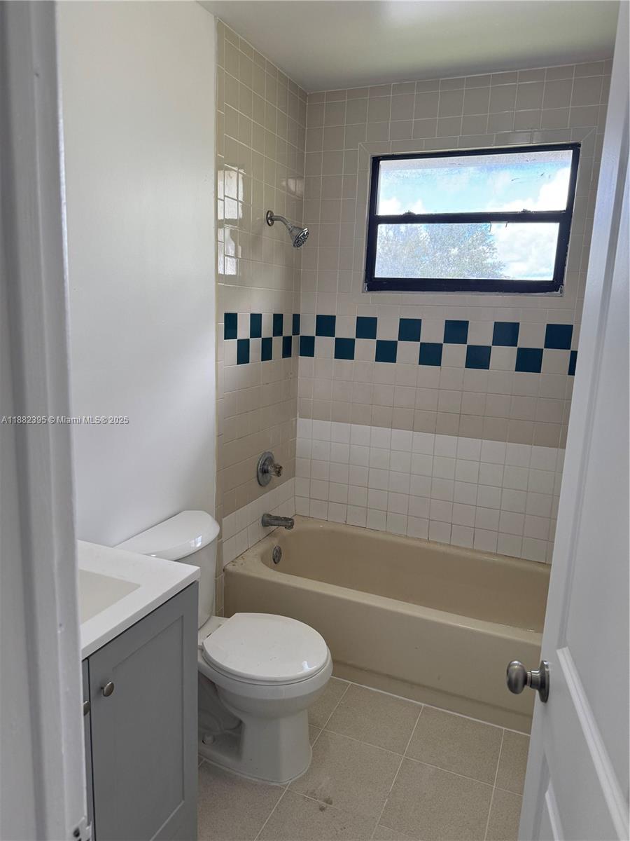 LAZARUS ON RICHMOND - Residential Lease