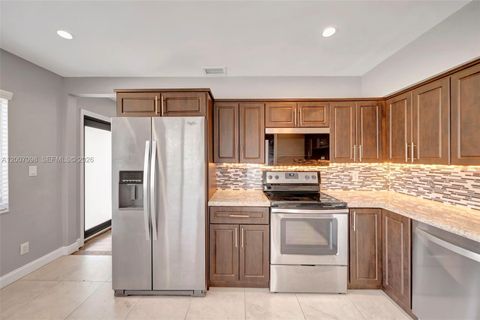 Tiny photo for 7470 SW 37th St, Miami, FL 33155 (MLS # A12007098)