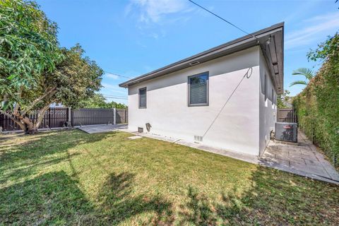 Tiny photo for 7470 SW 37th St, Miami, FL 33155 (MLS # A12007098)