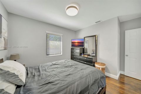 Tiny photo for 7470 SW 37th St, Miami, FL 33155 (MLS # A12007098)