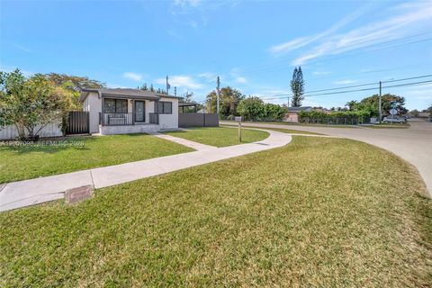 Tiny photo for 7470 SW 37th St, Miami, FL 33155 (MLS # A12007098)