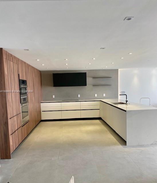 2 Grove Isle Dr B906
