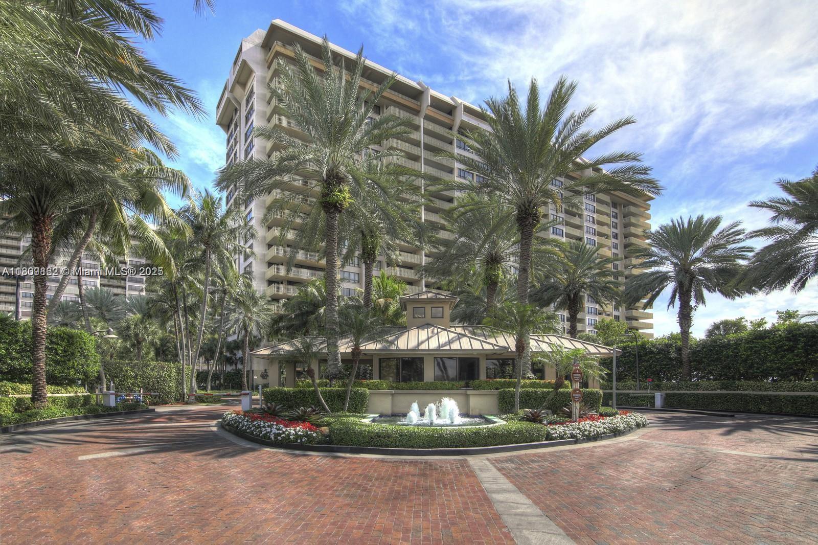 2 Grove Isle Dr B906