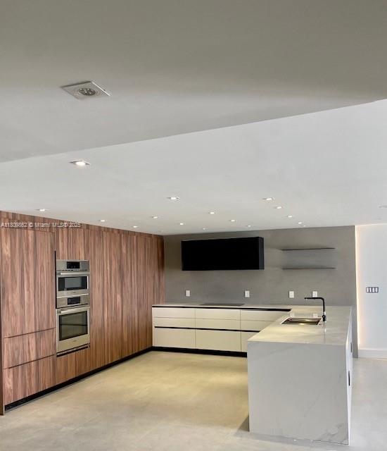 2 Grove Isle Dr B906