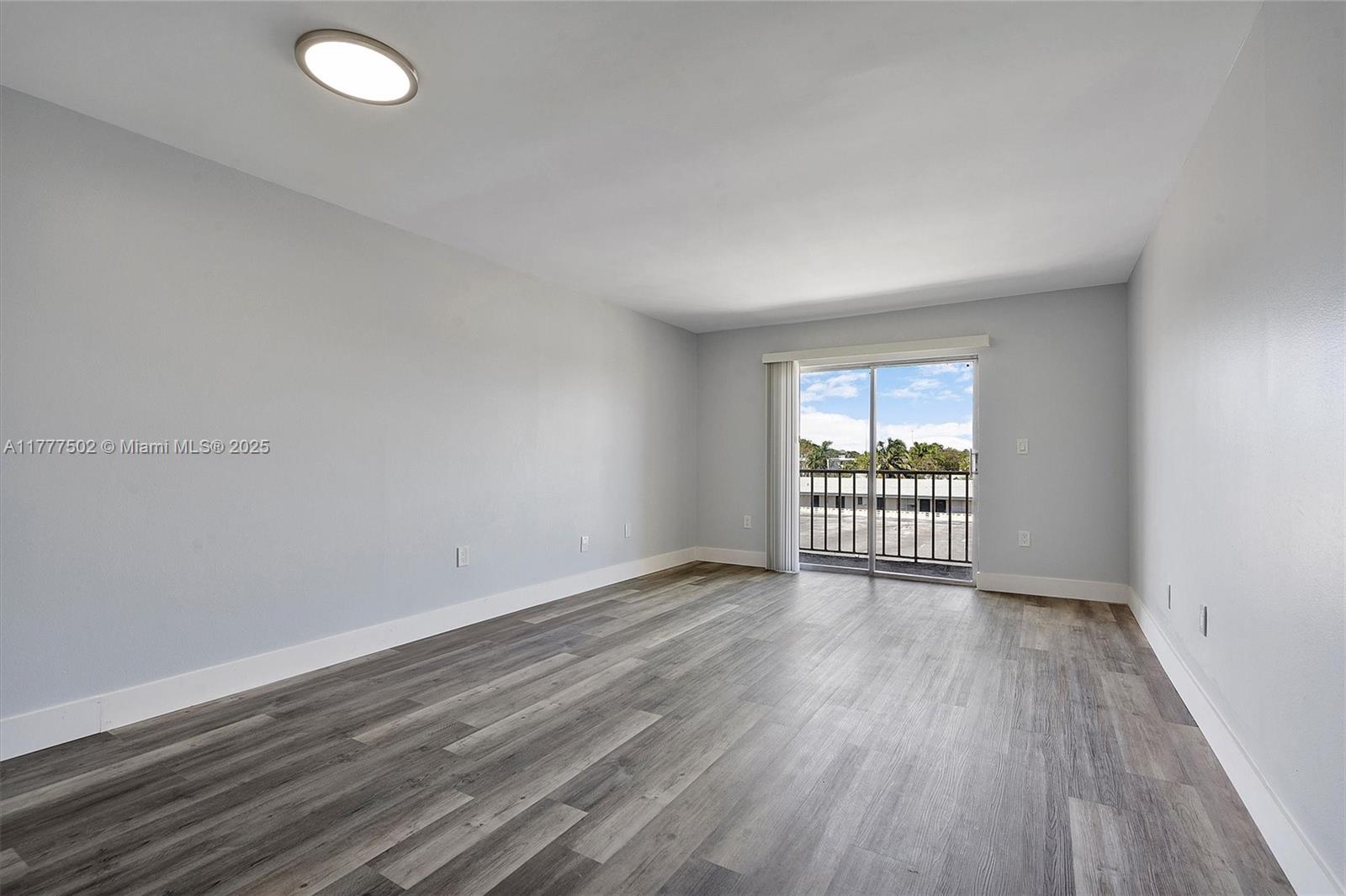 Rental Property at 16750 Ne 10th Ave 327, North Miami Beach, Miami-Dade County, Florida - Bedrooms: 1 
Bathrooms: 2  - $1,500 MO.