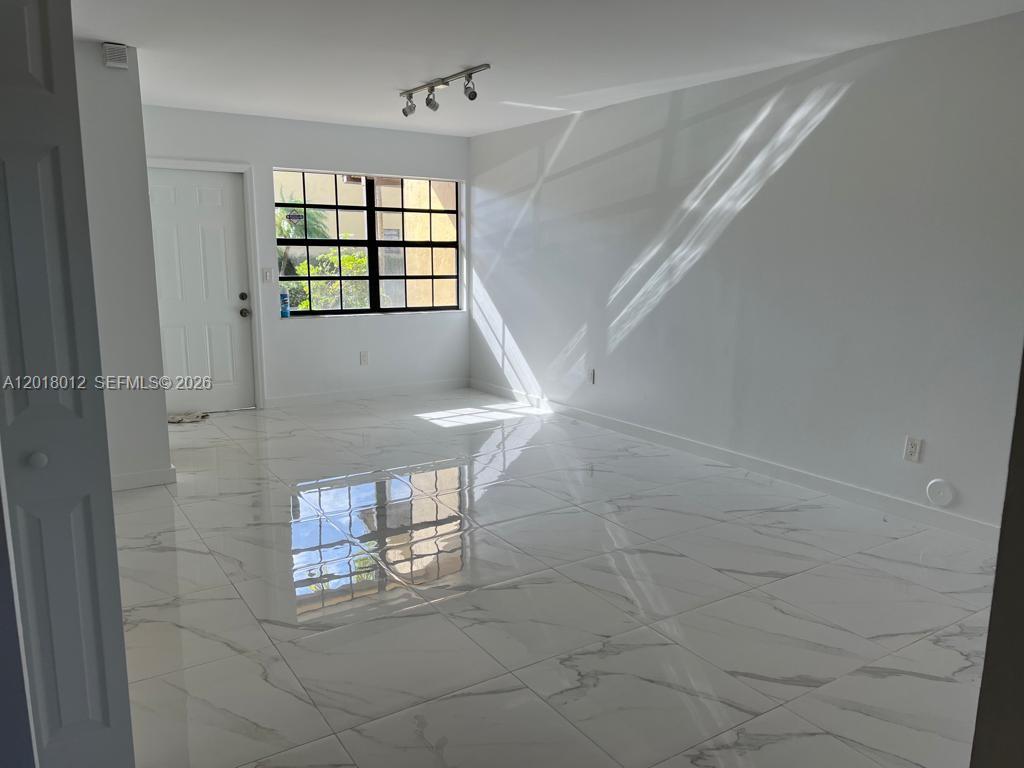 TOWNHOMES OF MONTEREY - Residential