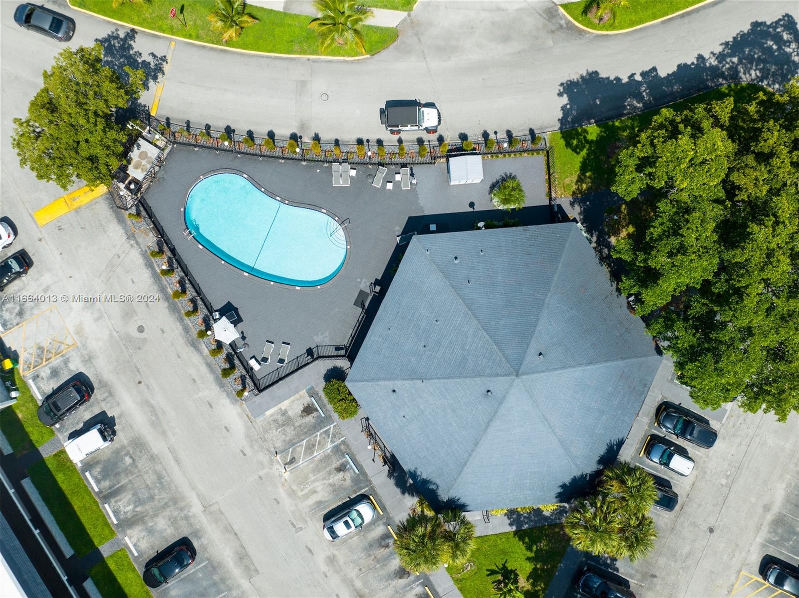 VERSAILLES GARDENS CONDO - Residential