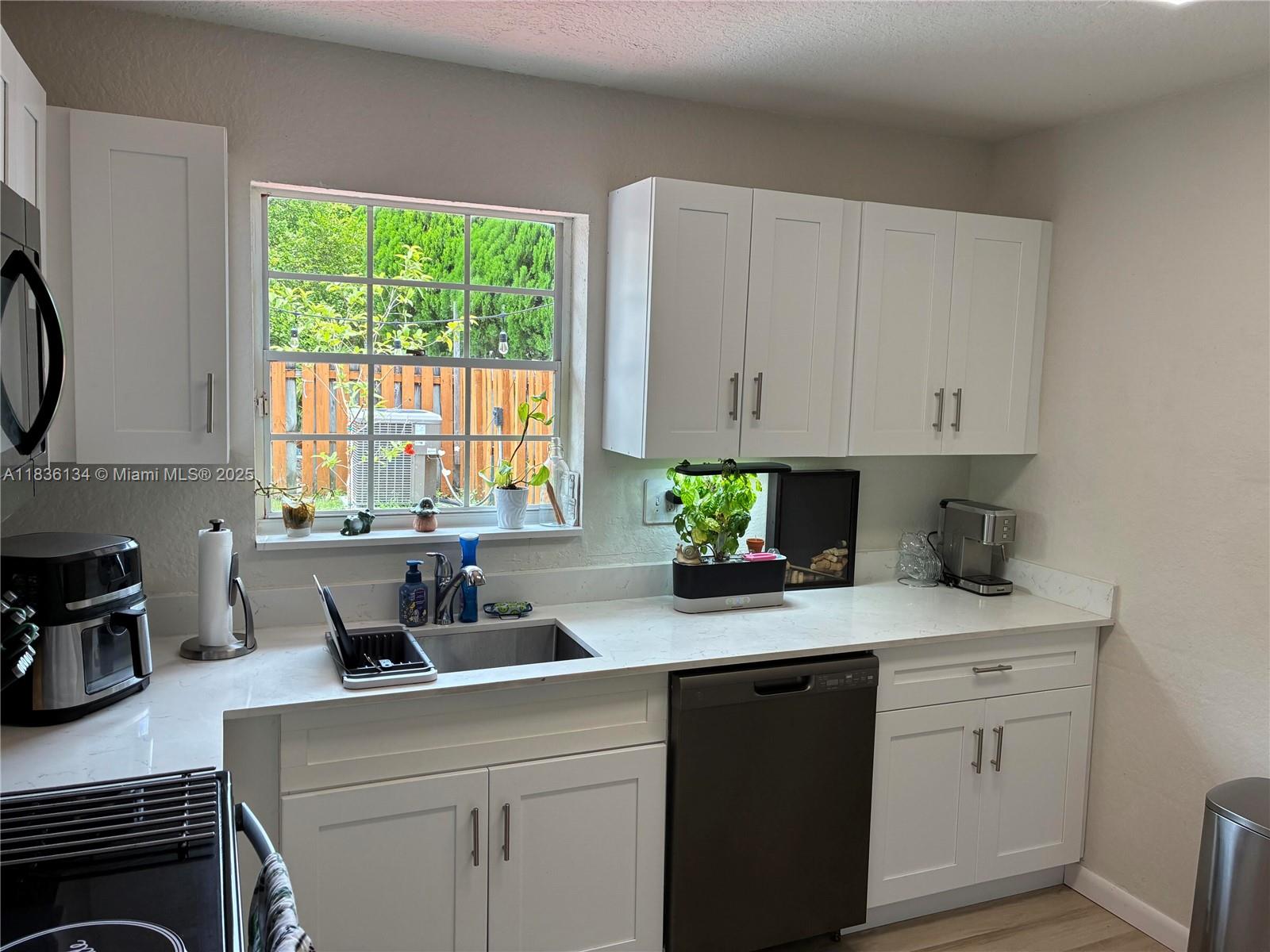 14672 SW 127th Ct, Miami, FL, 33186/$620,000 3 14672 SW 127th Ct
