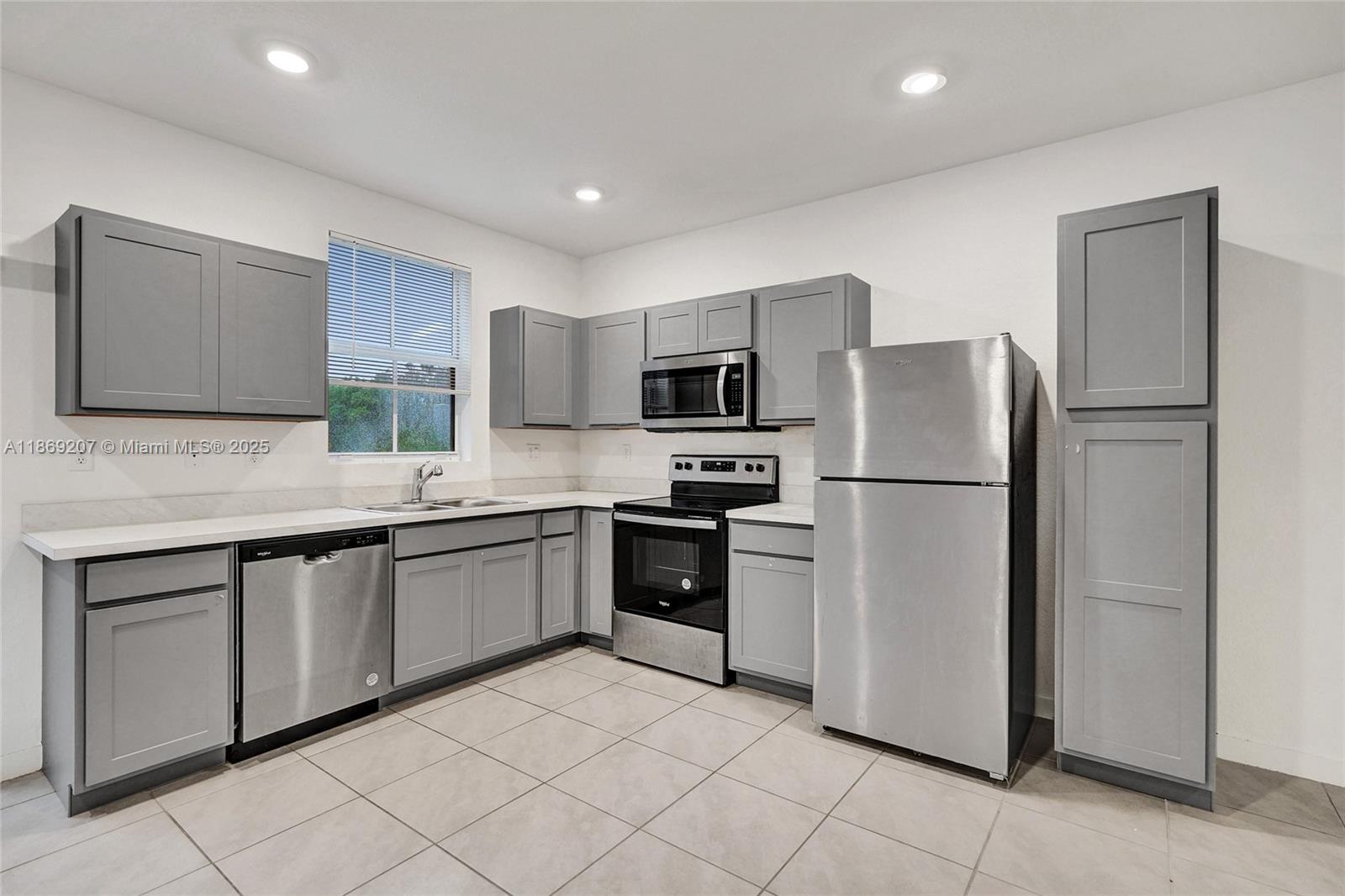 HIGHLAND OAKS 179-135 B - Residential Lease