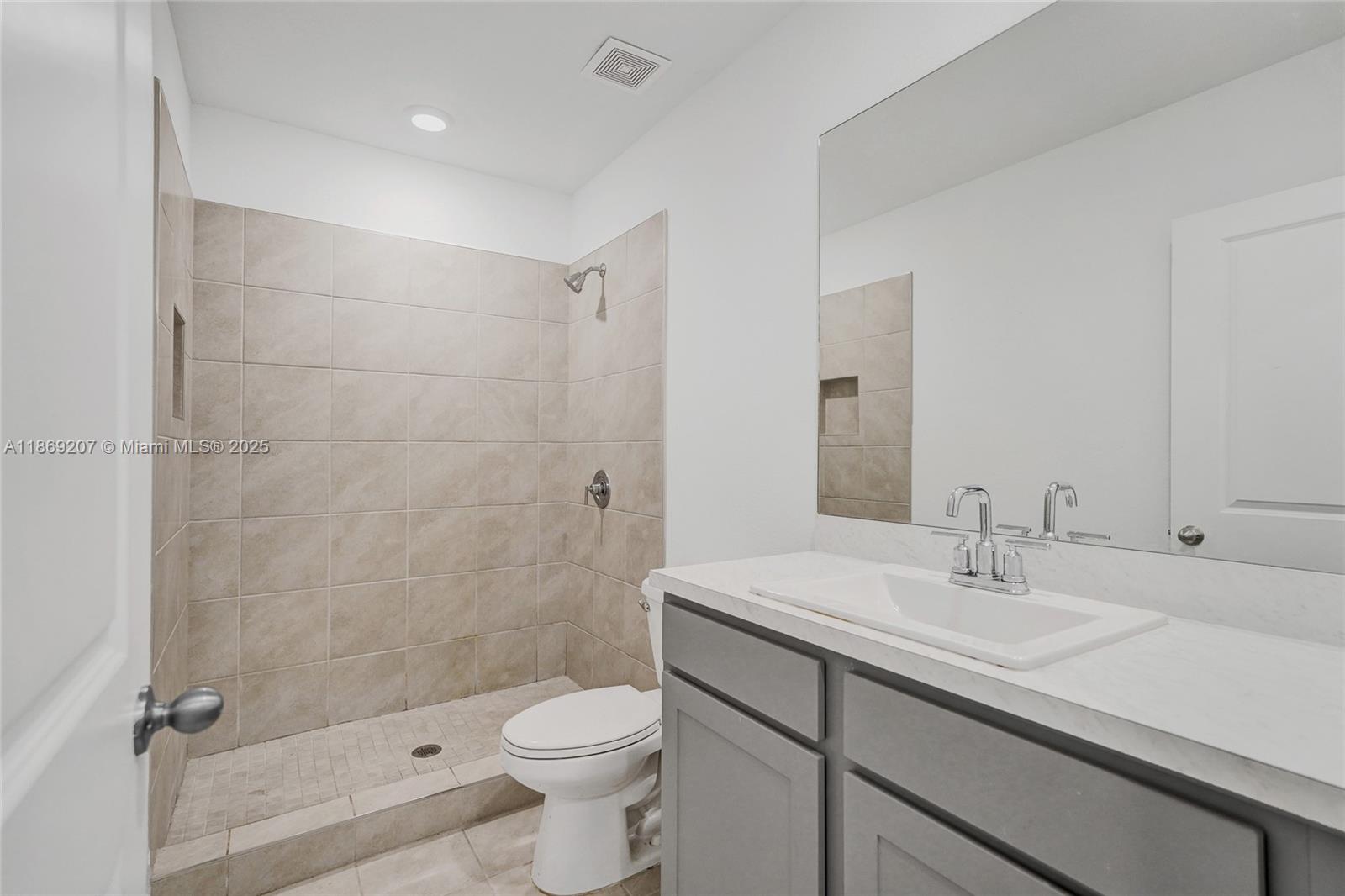 HIGHLAND OAKS 179-135 B - Residential Lease