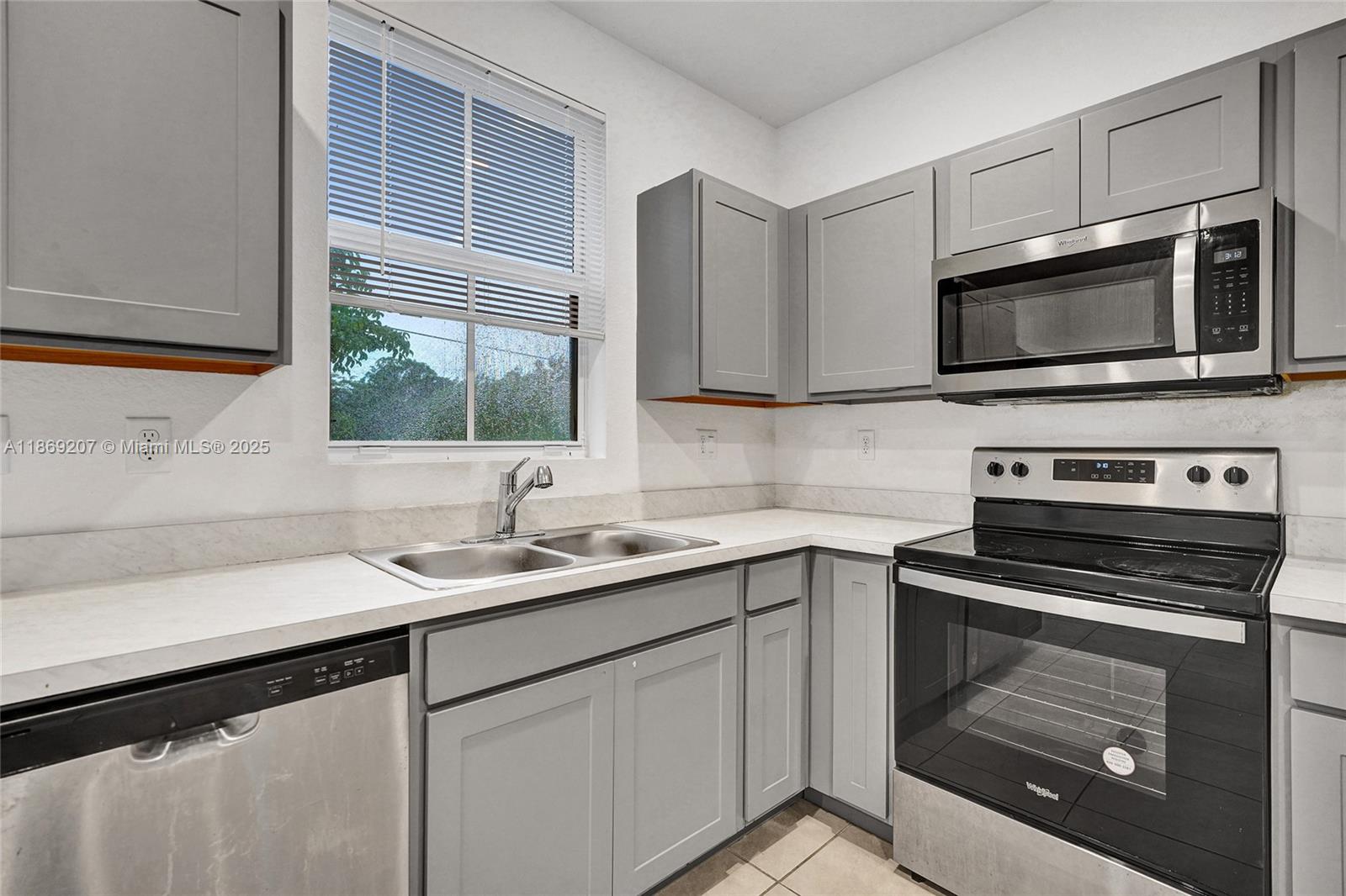 HIGHLAND OAKS 179-135 B - Residential Lease