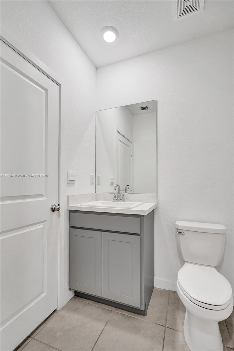 HIGHLAND OAKS 179-135 B - Residential Lease