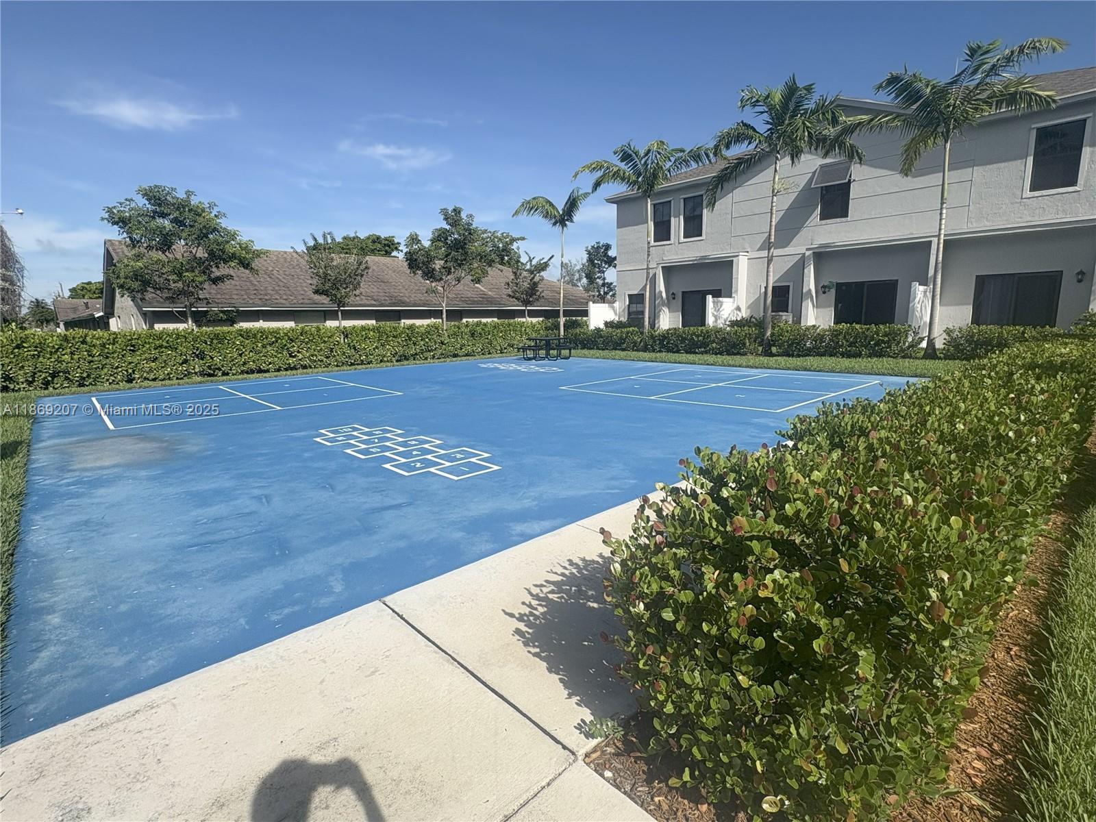 HIGHLAND OAKS 179-135 B - Residential Lease