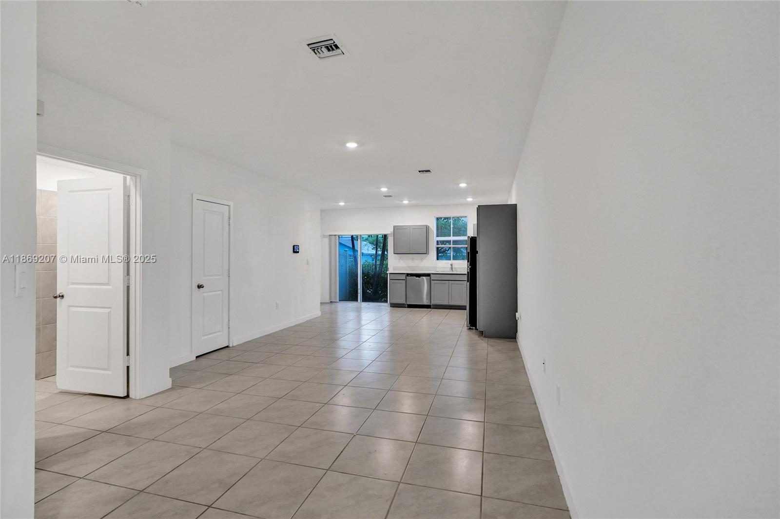 HIGHLAND OAKS 179-135 B - Residential Lease